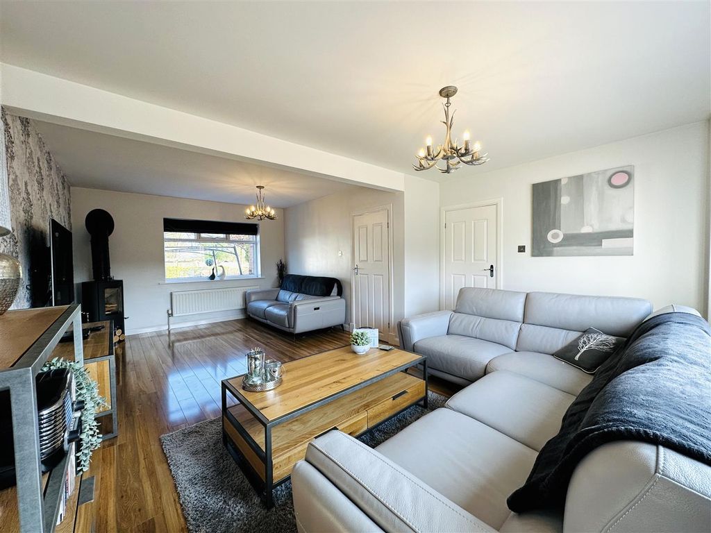 Property photo 1 of 34 Lounge