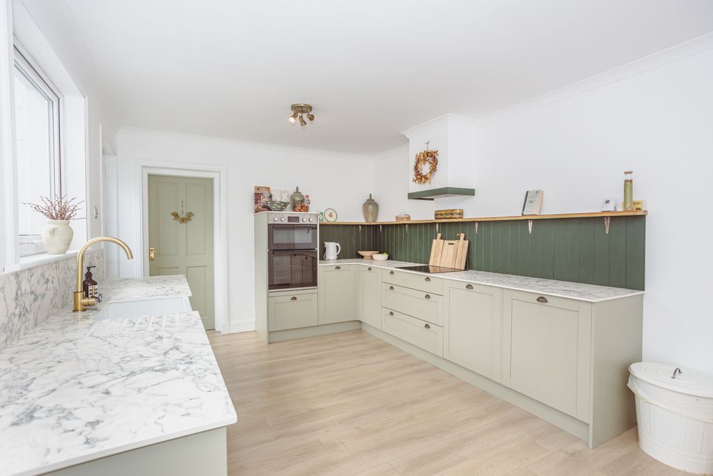 Property photo 2 of 50 Kitchen