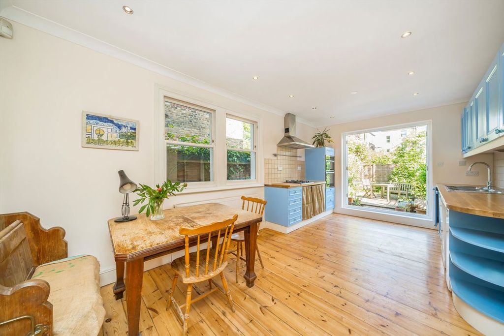 Property photo 3 of 11
