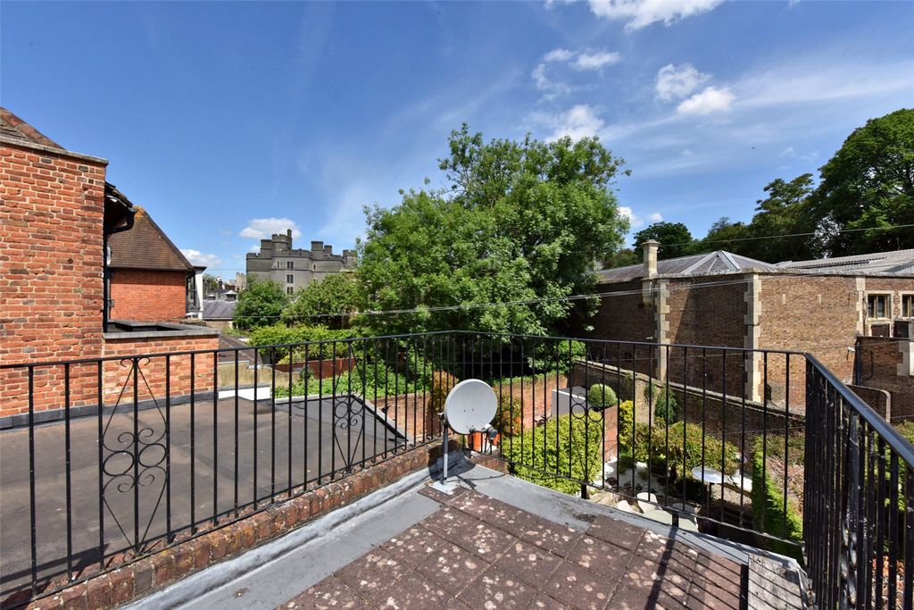 Property photo 3 of 10 Roof Terrace