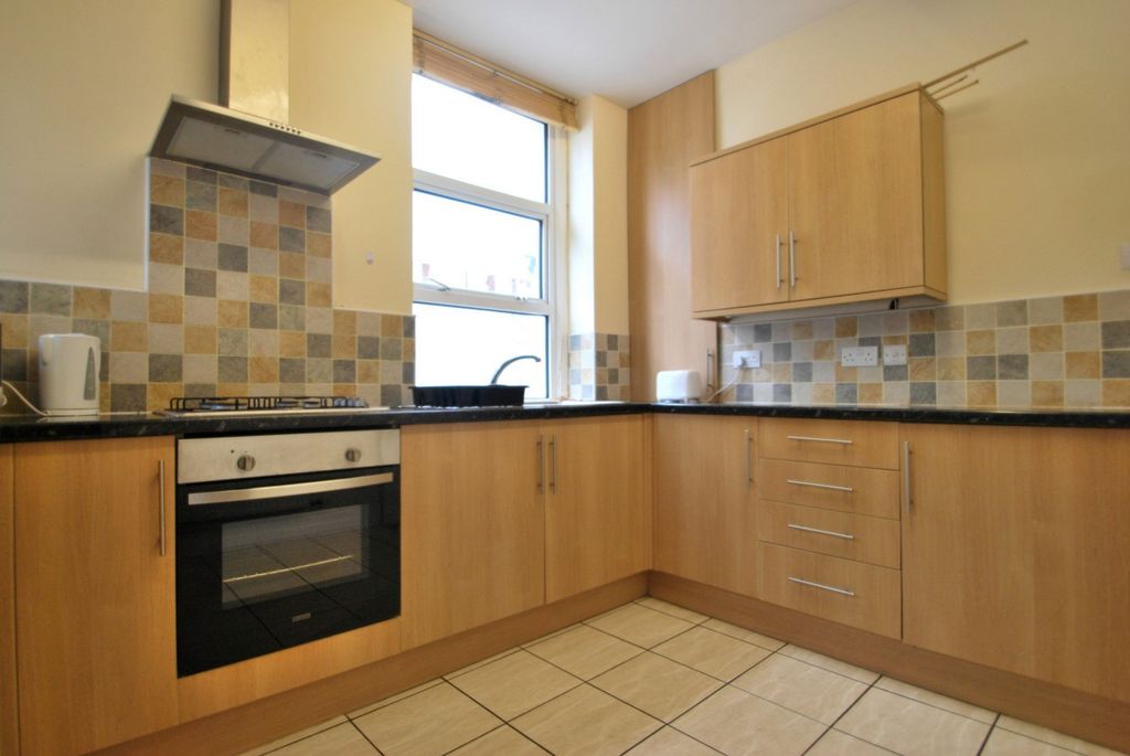 Property photo 1 of 9 Photo 5