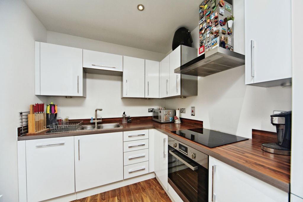 Property photo 3 of 16 Kitchen