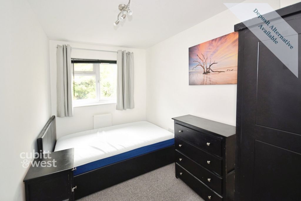 Property photo 1 of 7 Bedroom