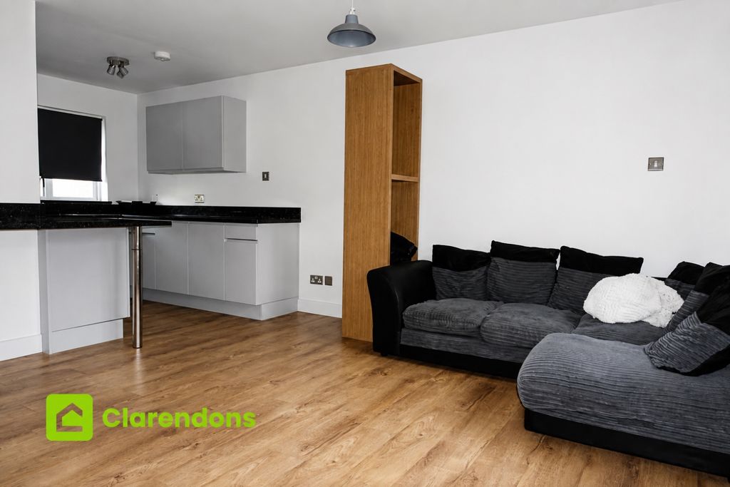 Property photo 3 of 8 49E3268A-4A47-4c0d-A5d0-F27E363B8d0B
