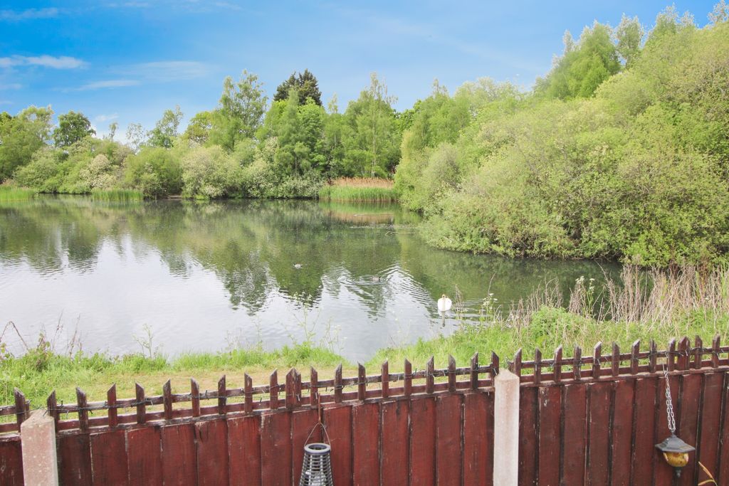 Property photo 3 of 20 Garden View..Jpg