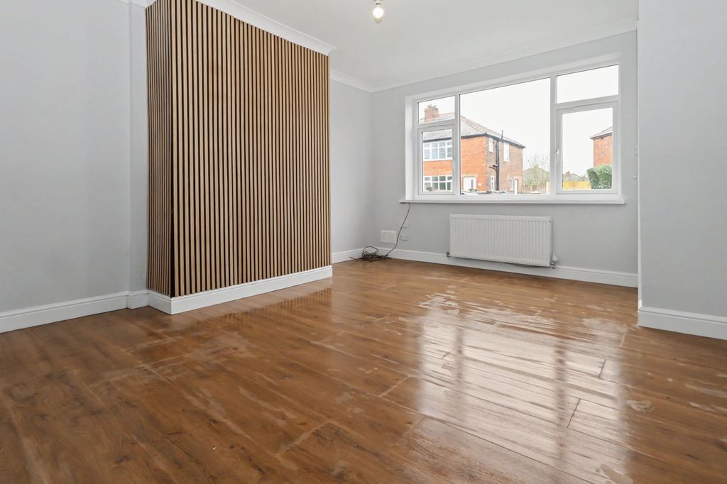 Property photo 2 of 13 Lounge