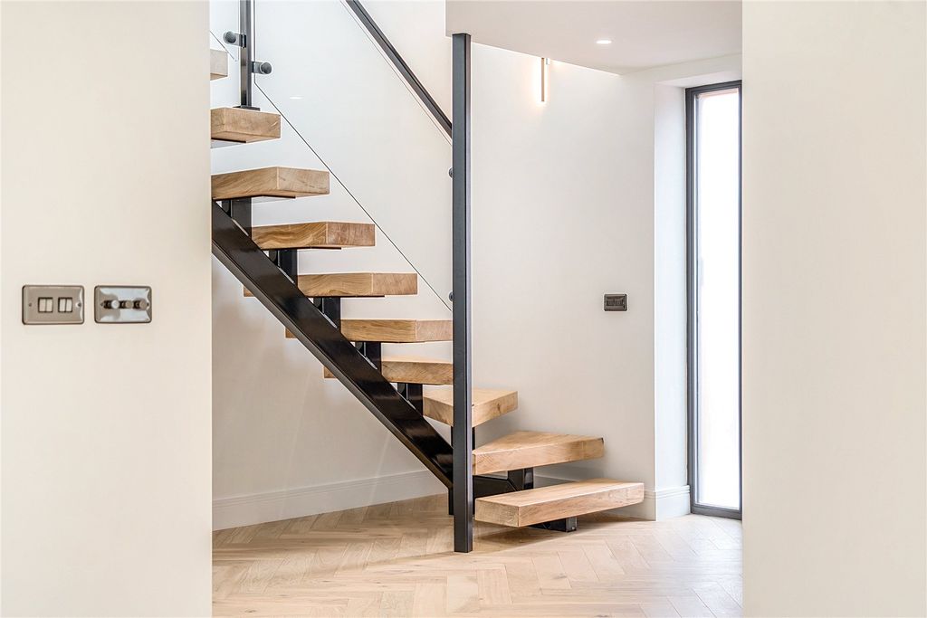 Property photo 3 of 15 Entranceway