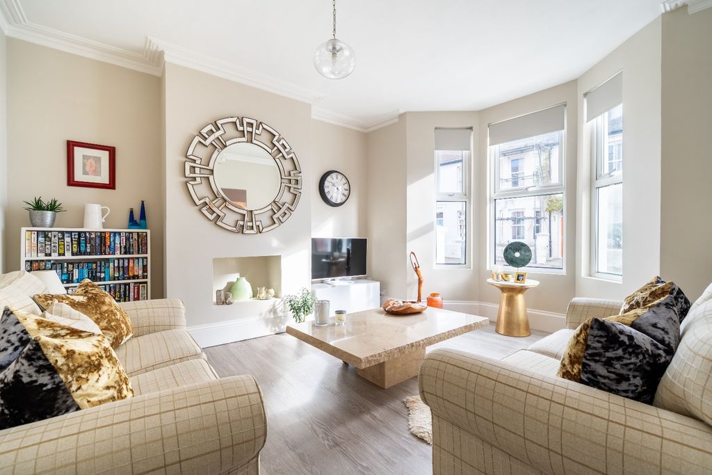 Property photo 2 of 30 4579063