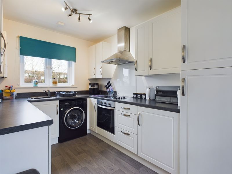 Property photo 3 of 9 Kitchen