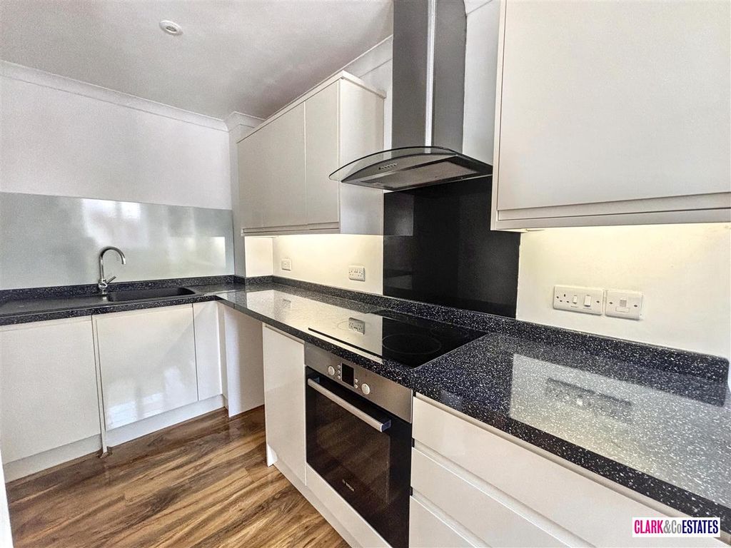 Property photo 3 of 7 Kitchen