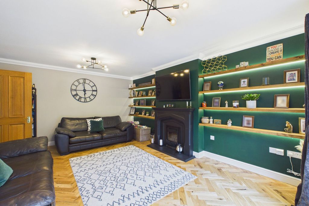 Property photo 3 of 33