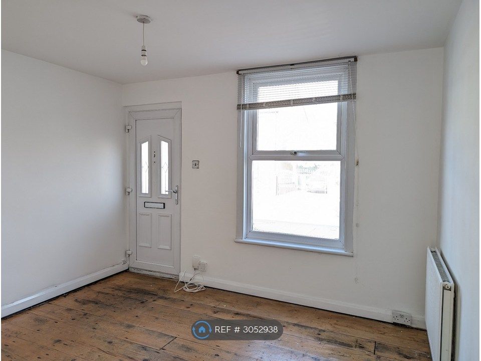 Property photo 1 of 13 Sitting Room -1