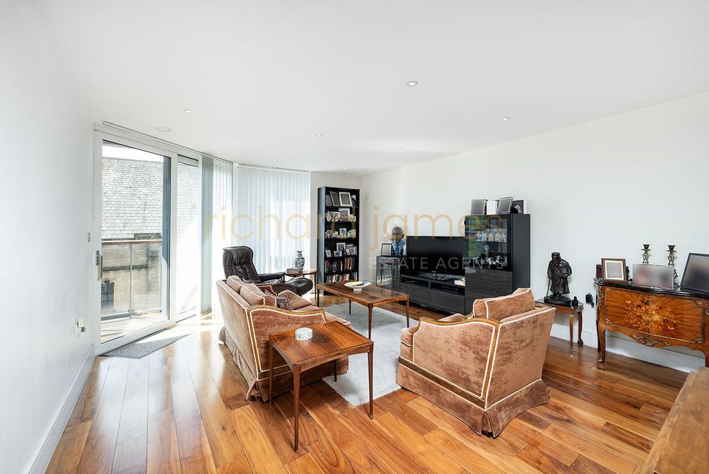 Property photo 2 of 12 W03.Jpg