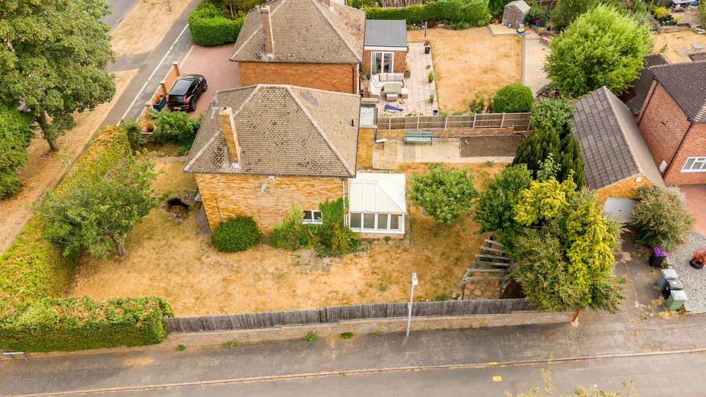 Property photo 2 of 27