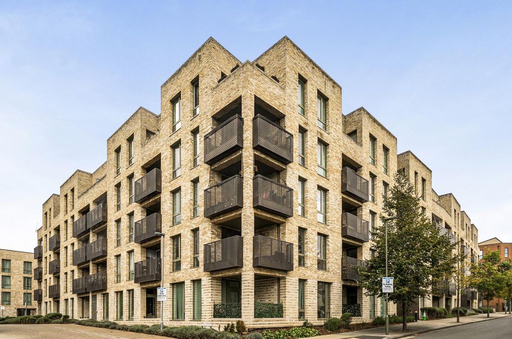 Property photo 1 of 8 Davidson Frost-Wellings, Dfw, Welford Court, Edgwa