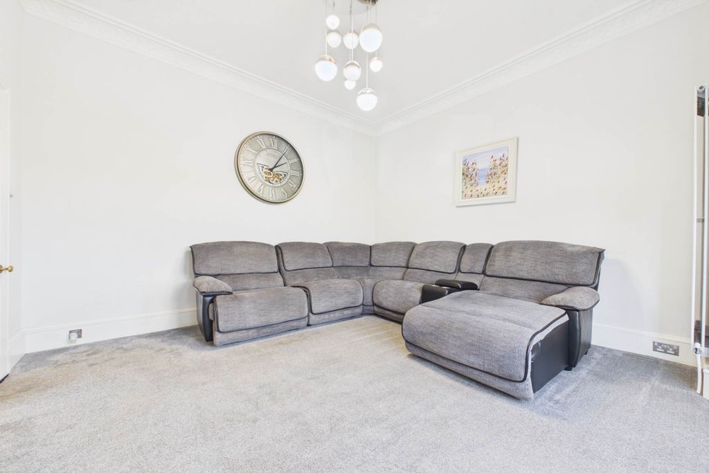 Property photo 3 of 27