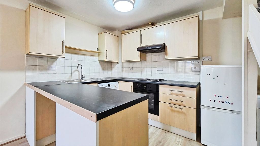 Property photo 2 of 10 Kitchen