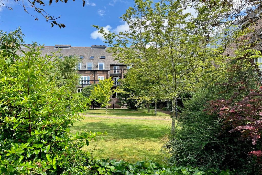 Property photo 1 of 8 (Main)