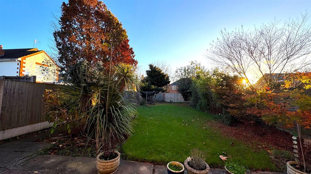 Property photo 3 of 19 Garden (2).Jpg