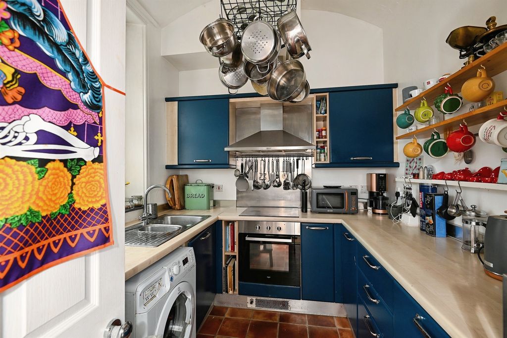 Property photo 3 of 16