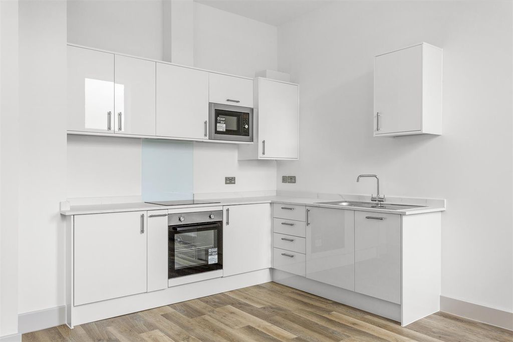 Property photo 2 of 10 Kitchen