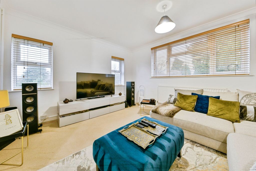 Property photo 2 of 20