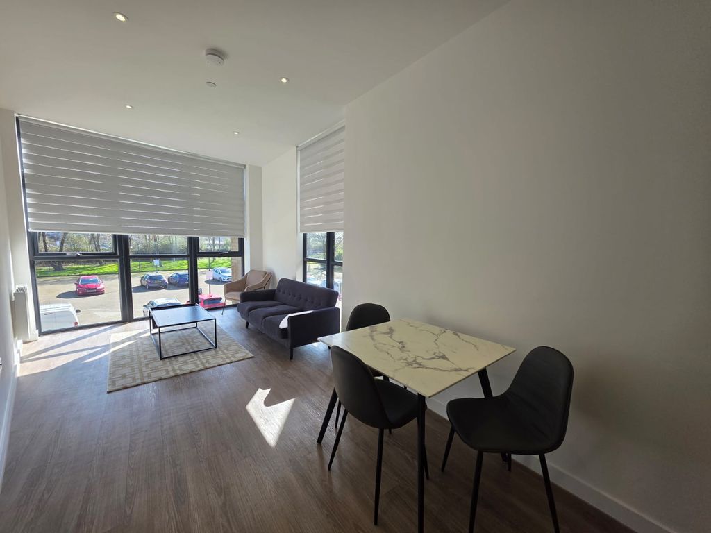 Property photo 1 of 7 Living Room