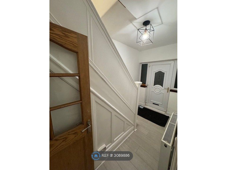 Property photo 3 of 27 Hallway