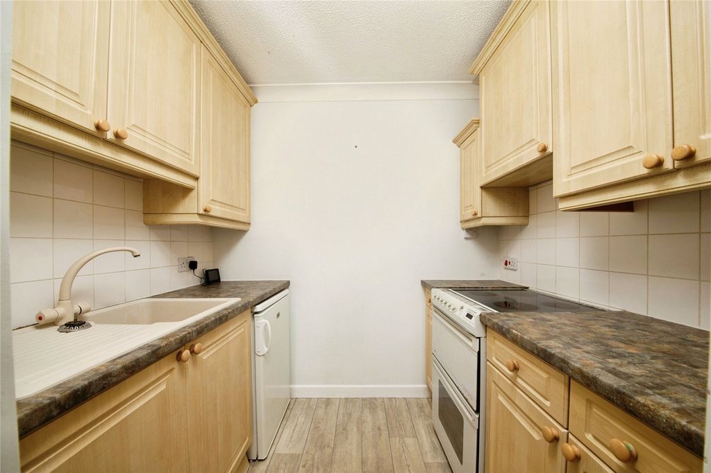 Property photo 3 of 13 Kitchen