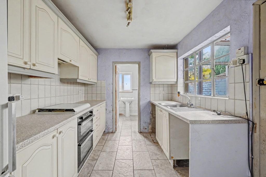 Property photo 3 of 16 4729558