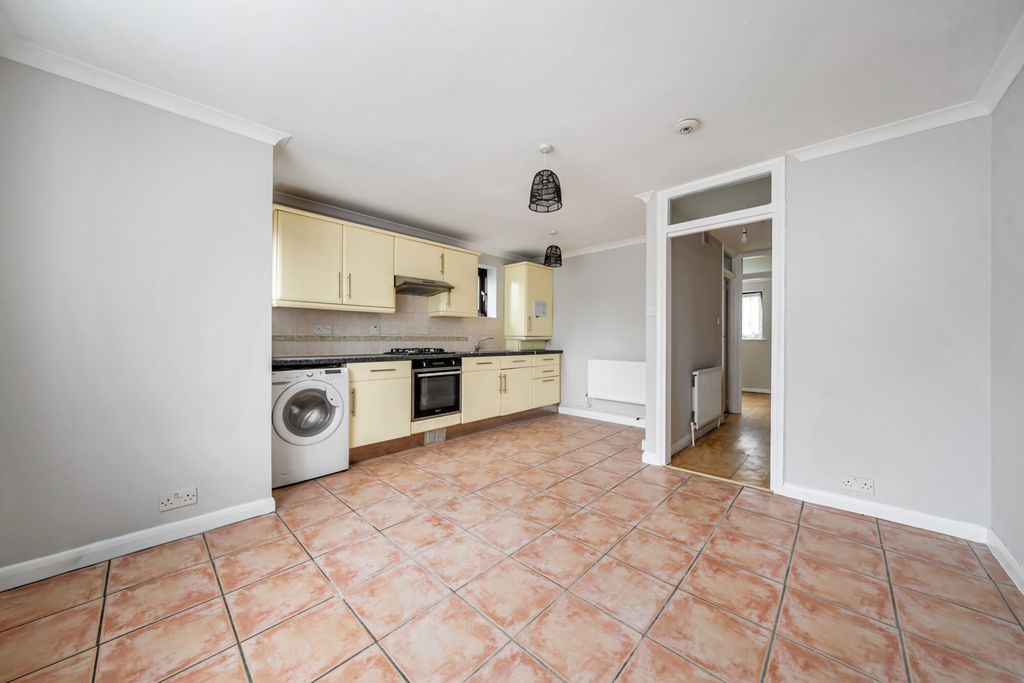 Property photo 3 of 17 Kitchen