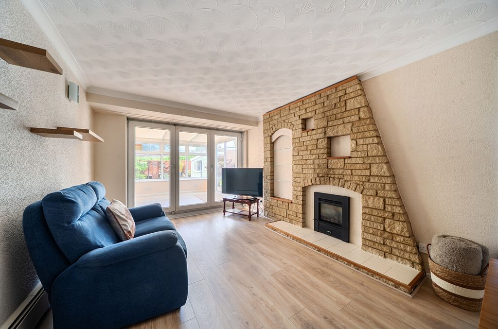 Property photo 3 of 15 1469934-25-6A1Eb1...