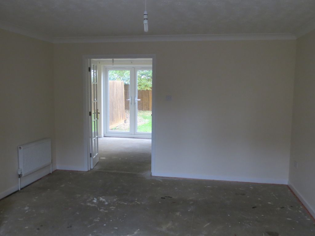 Property photo 3 of 17 Living Room