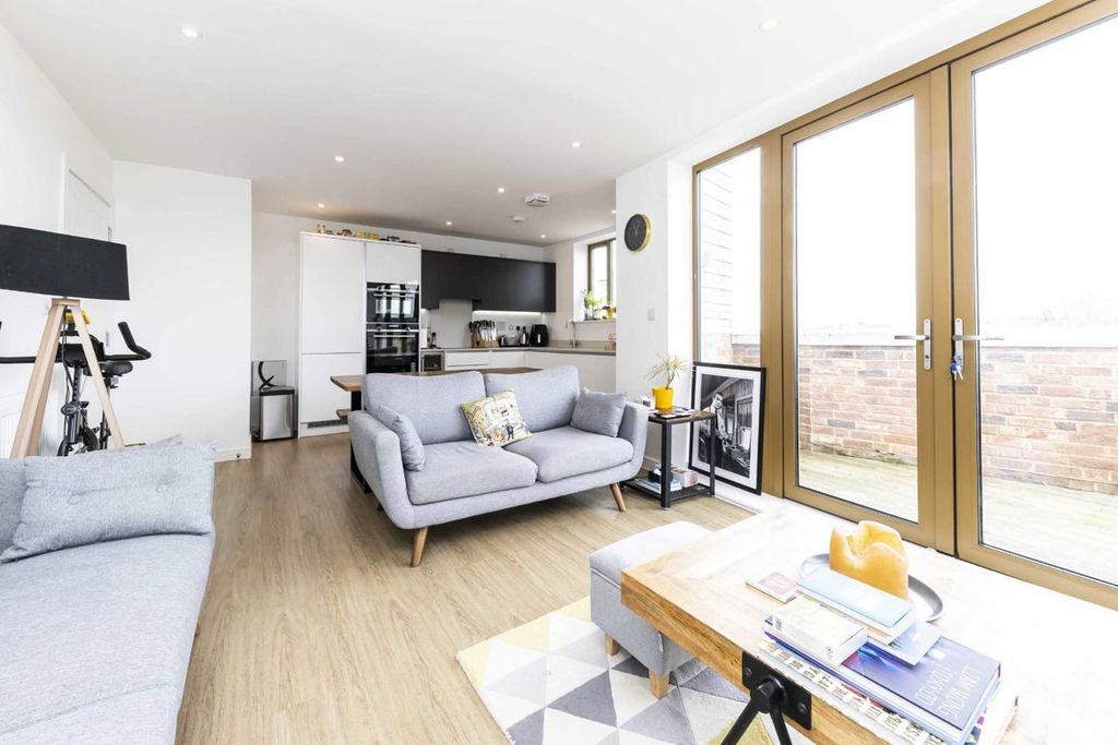 Property photo 3 of 8