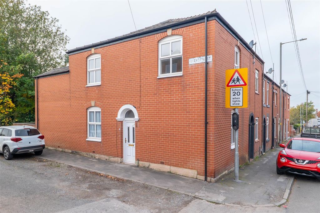 Property photo 1 of 17 Front Externa;