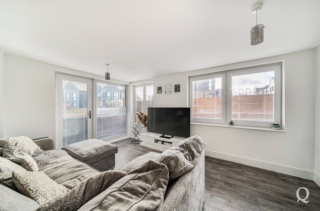 Property photo 2 of 20 3193Ecc4-Fede-44E...