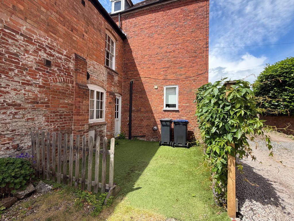 Property photo 3 of 19 Courtyard Garden