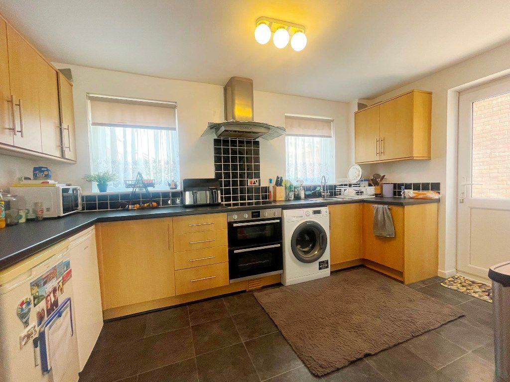 Property photo 2 of 9 Kitchen