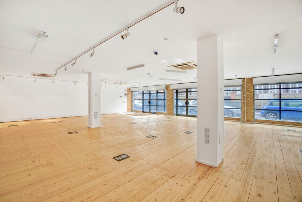 Property photo 3 of 12 33_12585.Jpg