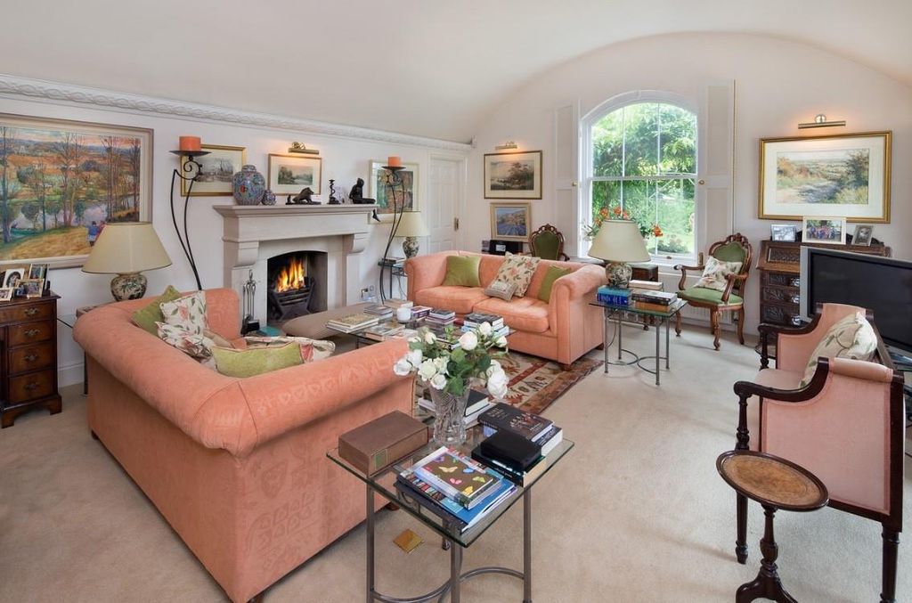 Property photo 3 of 17 Image