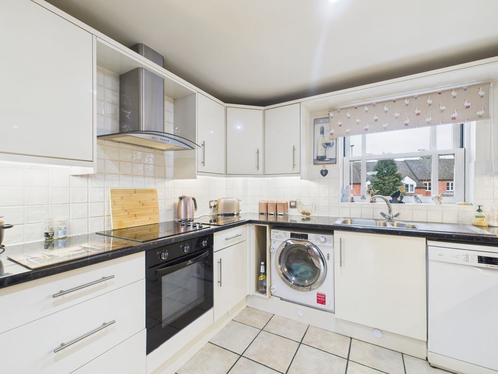 Property photo 3 of 24 Cam03293G0-Pr0251-Still019