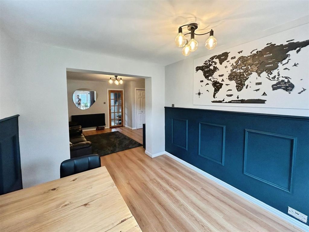 Property photo 3 of 13 57c47186-10.Jpg