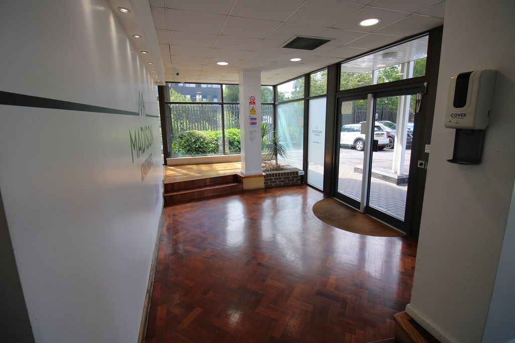 Property photo 2 of 18 Communal Entrance Hall
