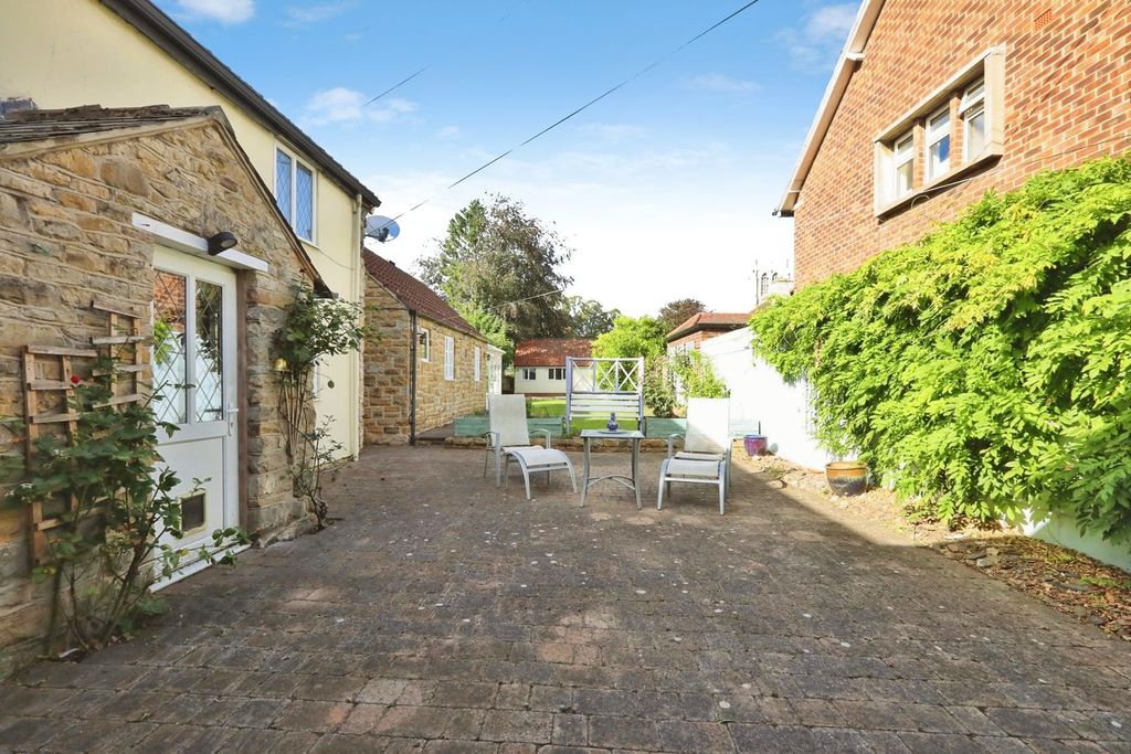 Property photo 1 of 33