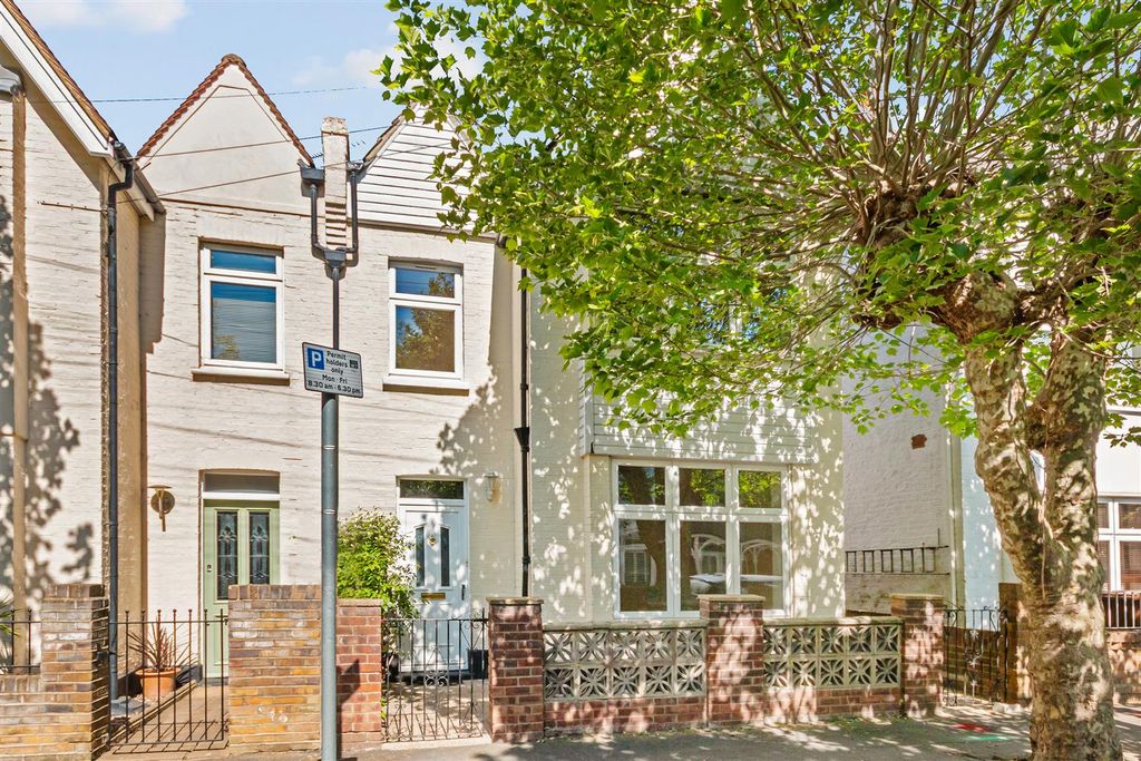 Property photo 1 of 12 External