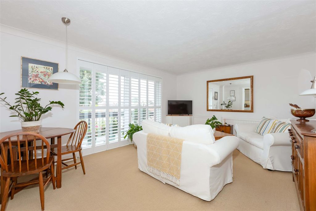 Property photo 2 of 14 Balmoral Court_9.Jpg