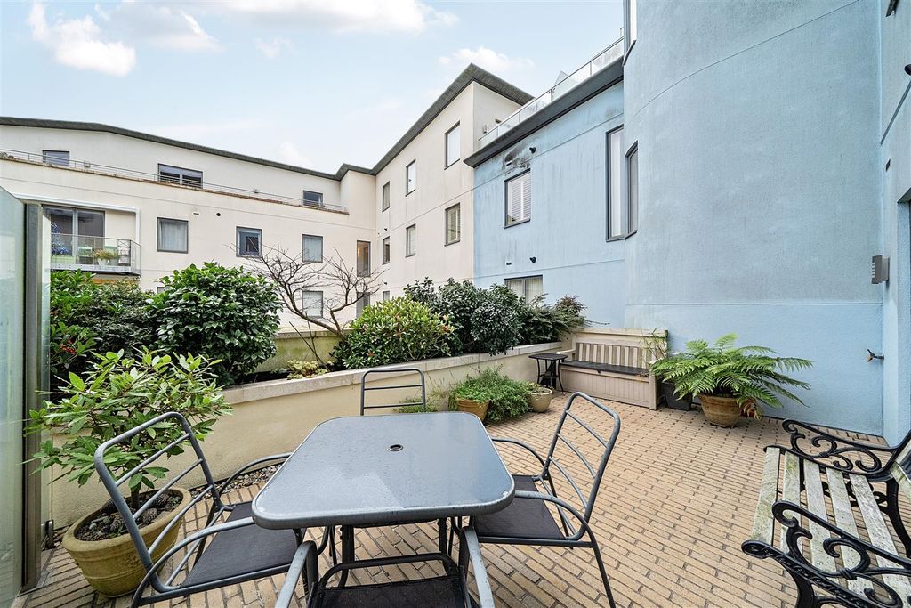 Property photo 2 of 23 Terrace