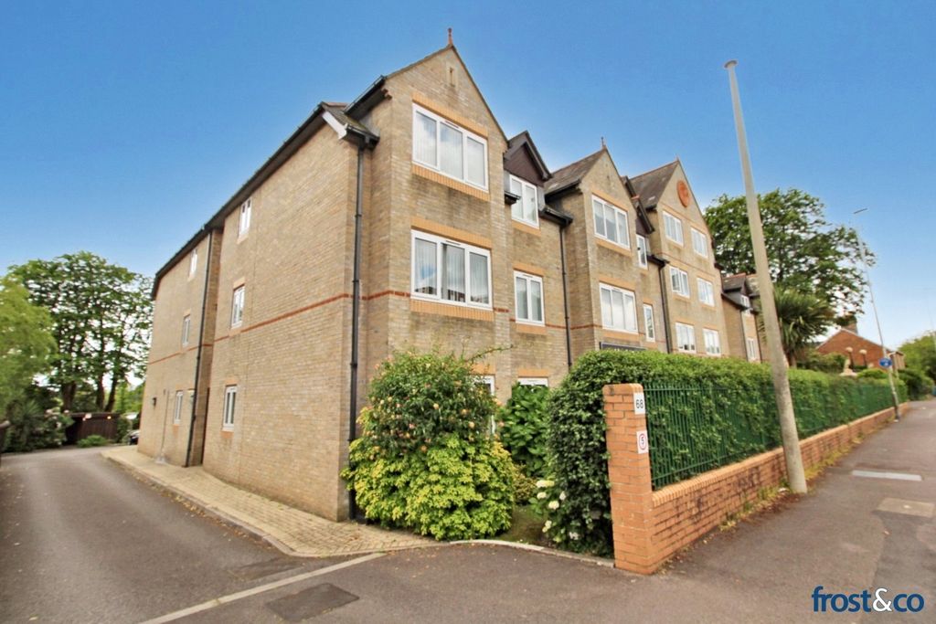 Property photo 1 of 21 Parklands Cout