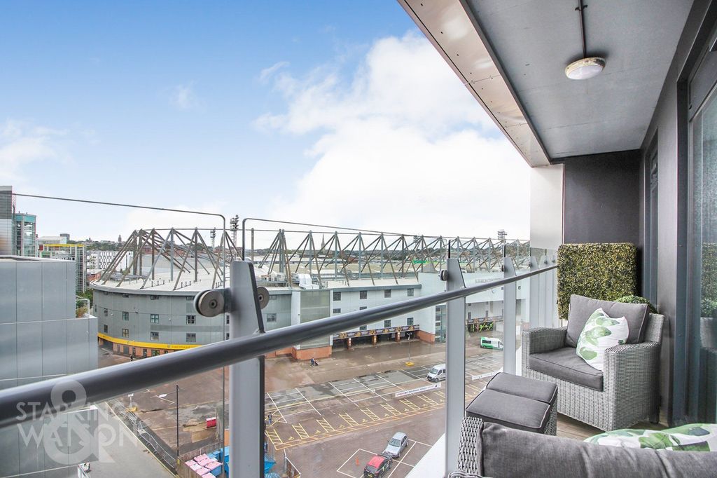 Property photo 2 of 23