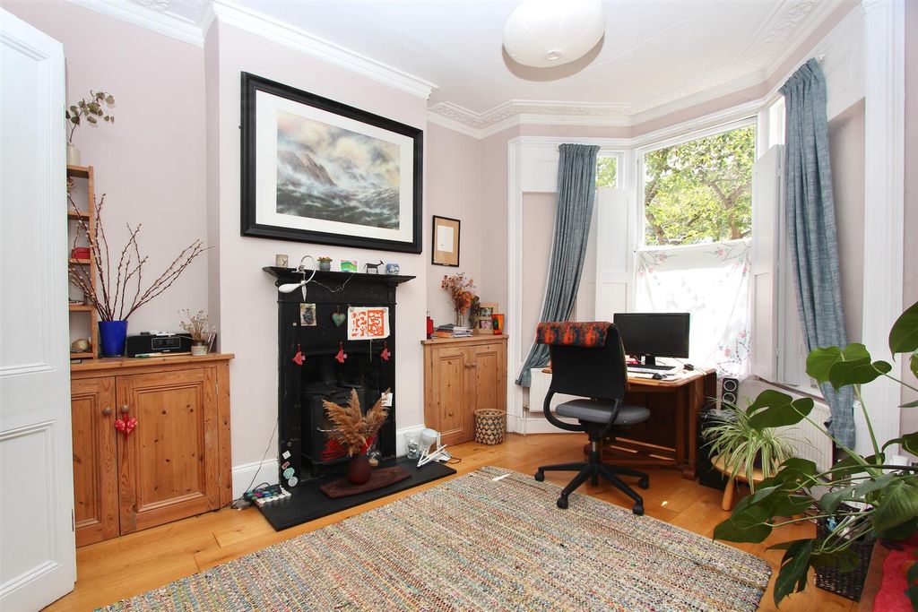 Property photo 3 of 25 Sydner Road, N16